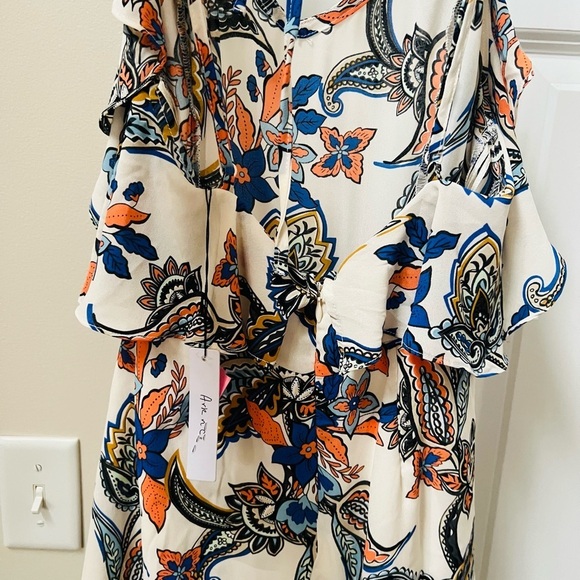 Nwtstunning multicolor romper size small - Picture 4 of 7